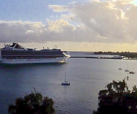 Hilo Pier Webcam by KapohoKine Adventures