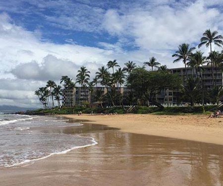 The Hale Pau Hana Live Beach Cam