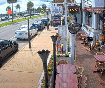 The Tini Martini Bar Webcam, St Augustine Beach, Florida