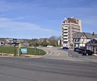 Downtown Plaza Circle in Montauk, New York Live traffic Cam